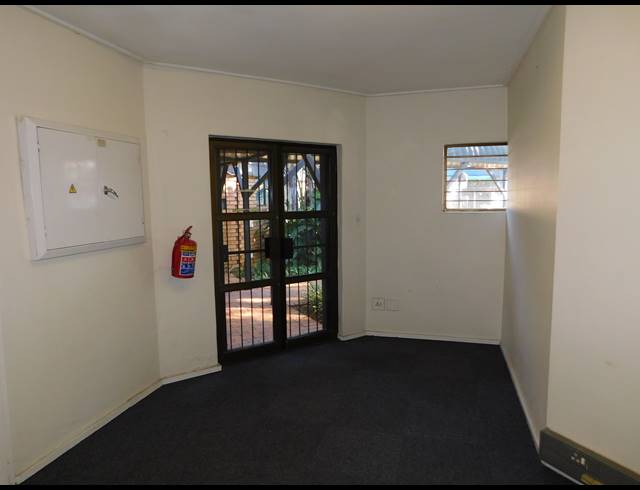 106M² OFFICE TO LET IN FERNDALE